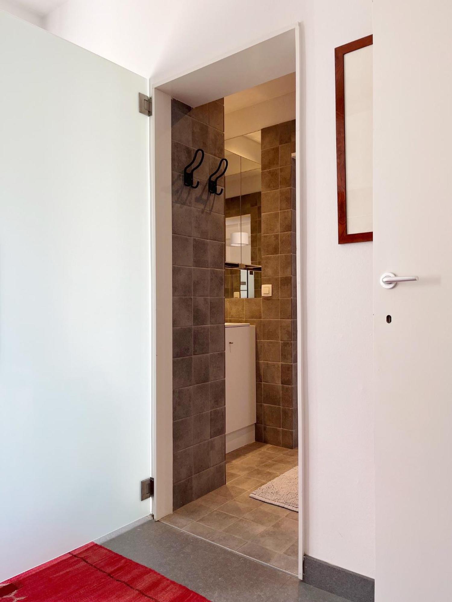 Trendy & Sunny Apartment In Gent Bagian luar foto