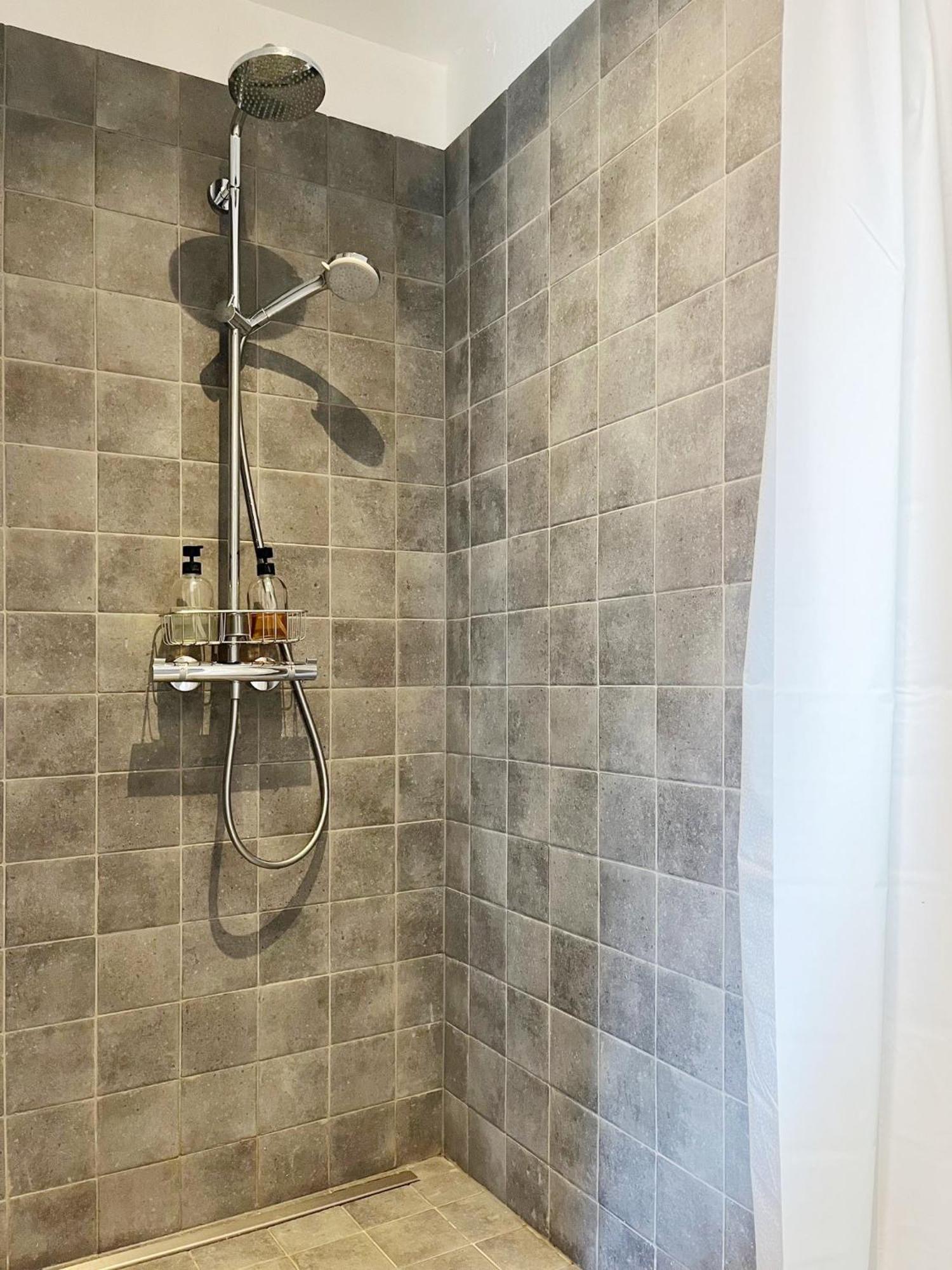 Trendy & Sunny Apartment In Gent Bagian luar foto